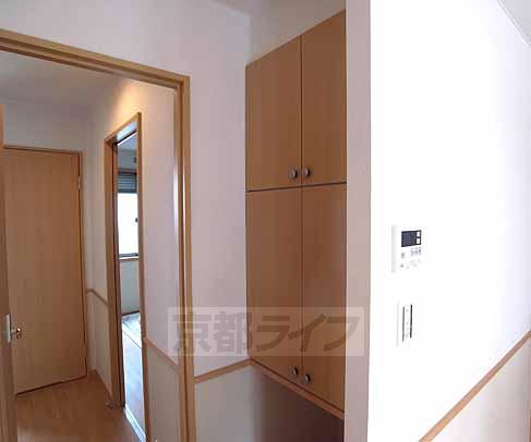 収納　収納の下が空洞になっています。