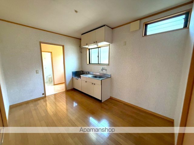 福田貸家の居間写真