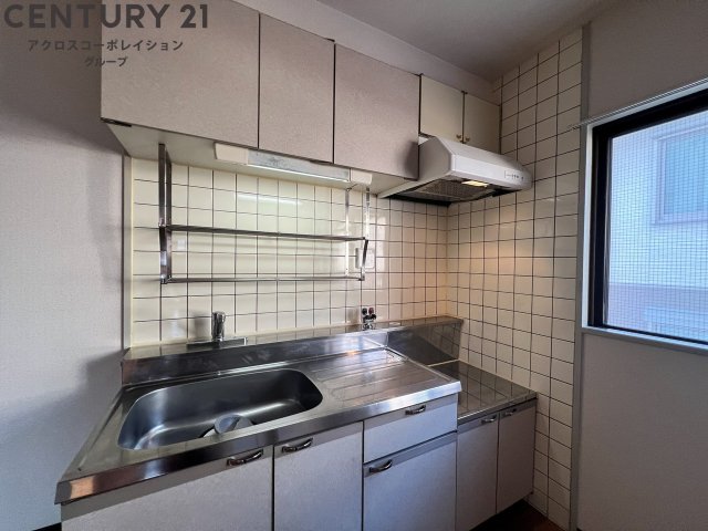 キッチン　壁付けキッチンでスペースを最大限有効活用できます！