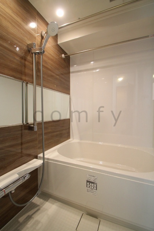 バス・シャワールーム　追い焚き機能付きバス