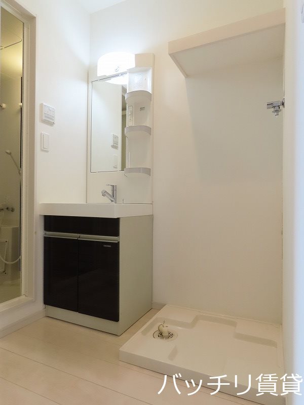 洗面設備　※同型タイプの為現状優先