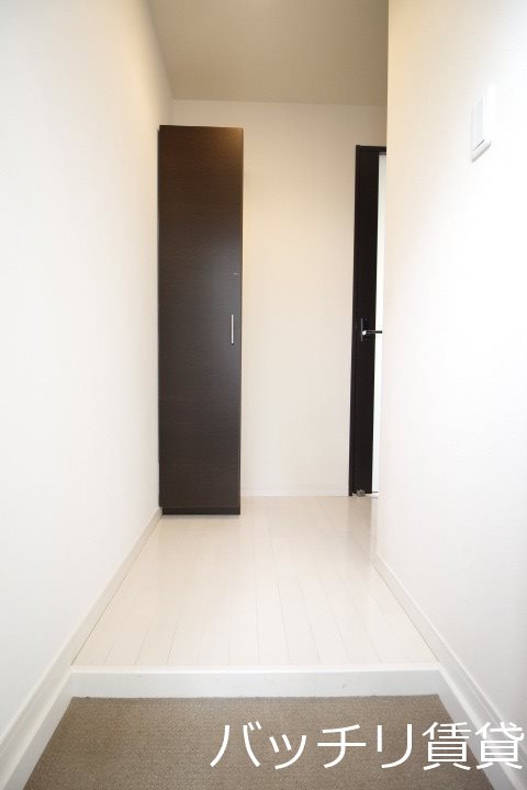 玄関　※同型タイプの為現状優先