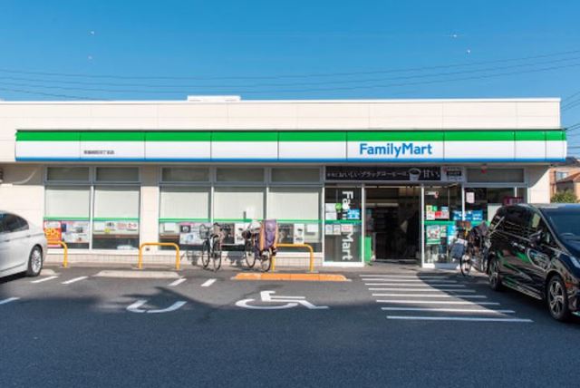 コンビニ　ファミリーマート南篠崎町四丁目店（コンビニ）まで271m