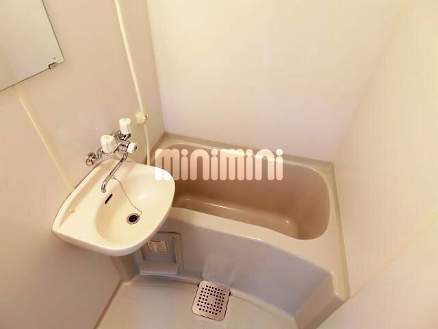 バス・シャワールーム　給湯付きバスルーム。