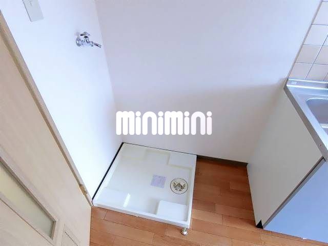 その他部屋・スペース　防止パン付きの洗濯機置場です。