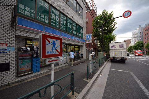 コンビニ　ローソン 早稲田町（コンビニ）まで90m