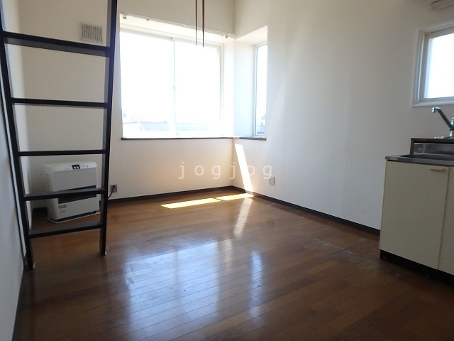 居室・リビング　１ＤＫにロフト付きの広々間取り★