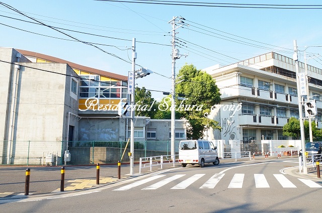 小学校　横浜市立緑小学校（小学校）まで379m