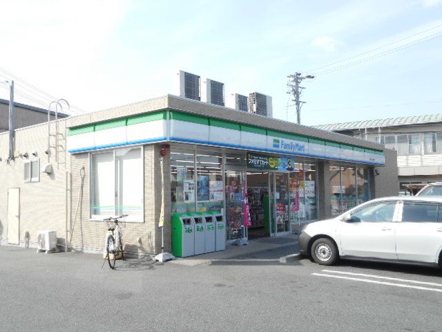 コンビニ　ファミリーマート　中之町店（コンビニ）まで800m