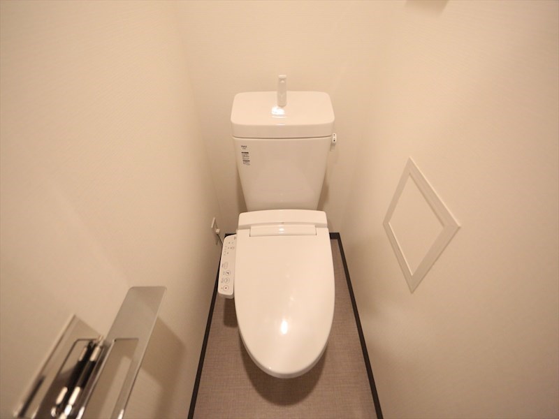 トイレ　温水洗浄暖房便座付トイレ