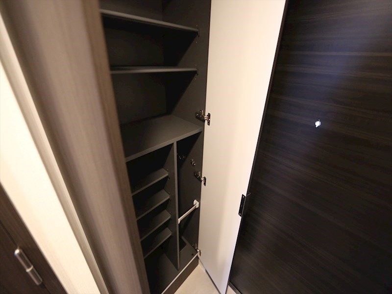 玄関　玄関　シューズボックス付（収納充実してます）