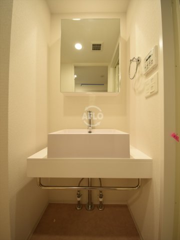 洗面設備　セレニテ心斎橋グランデ　独立洗面台