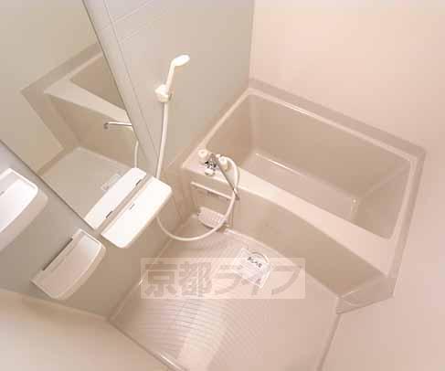 バス・シャワールーム　浴室乾燥機付きのお風呂です。