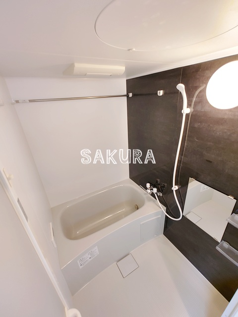 バス・シャワールーム　嬉しい追い焚き・浴室乾燥機付きです♪