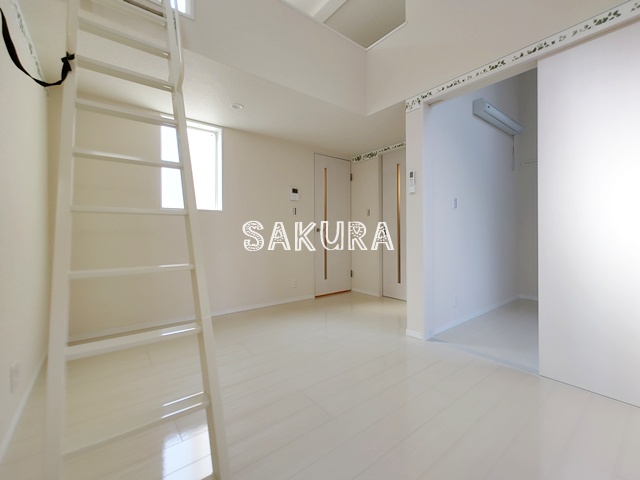 居室・リビング　開放感のあるゆったりとしたお部屋です♪