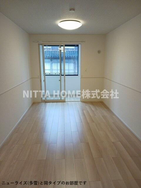 居室・リビング　【イメージ写真】リビング広々１３．５帖あります＊