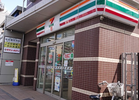 コンビニ　セブンイレブン 横浜反町駅前店（コンビニ）まで592m