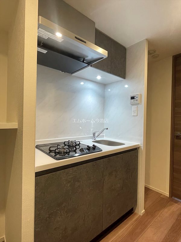 キッチン　システムキッチン（ガス2口コンロ付）