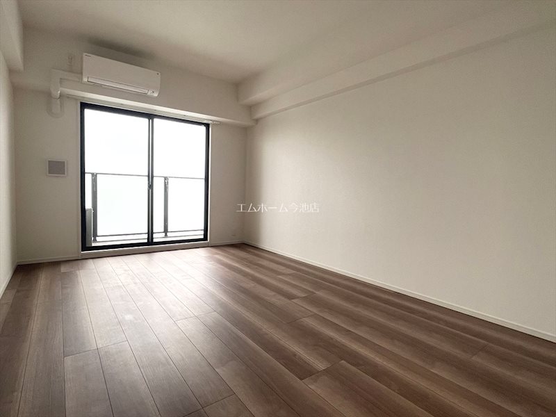 その他部屋・スペース　洋室10帖　エアコン完備　バルコニーに面しています