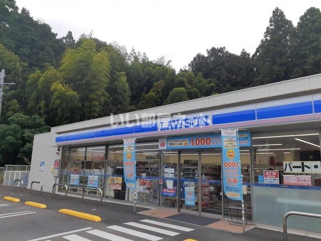 コンビニ　ローソン　堀町（コンビニ）まで79m