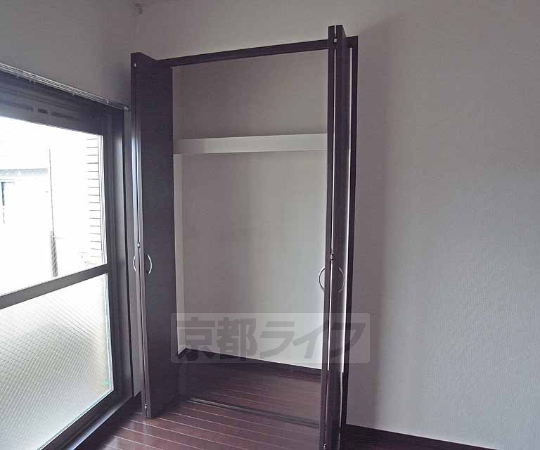 収納　実はハンガーパイプも付いています。