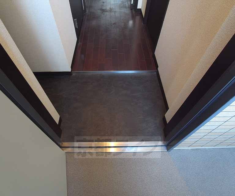 玄関　玄関からも高級感が伺えます・・・。