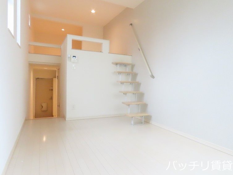 居室・リビング　同型タイプの為、現状を優先いたします。