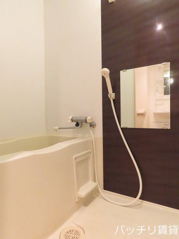 バス・シャワールーム　同型タイプの為、現状を優先いたします。