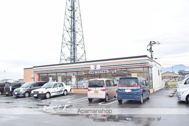 コンビニ　セブンイレブン（コンビニ）まで515m