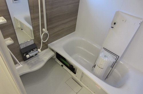 バス・シャワールーム　お子様との入浴も、こちらの一坪サイズバスルームで心配要りませ