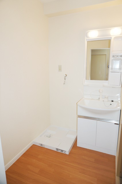 洗面設備　独立洗面台　室内洗濯機置き場※退去前のため、別部屋写真参照