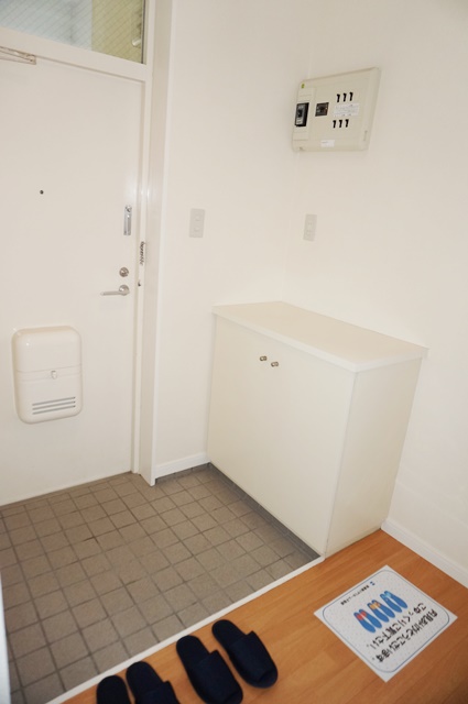 玄関　シューズボックスあり※退去前のため、別部屋写真参照