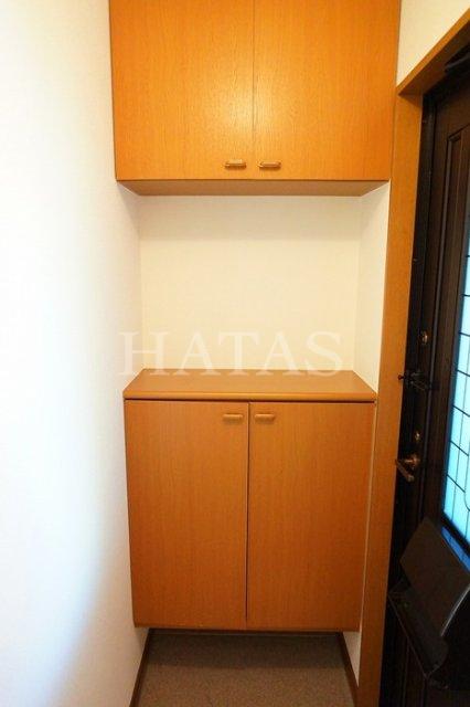 玄関　同物件別部屋です。