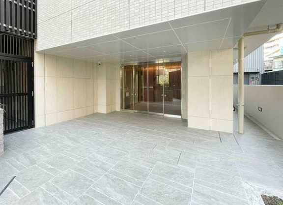 エントランス　ドゥーエ横濱鶴見