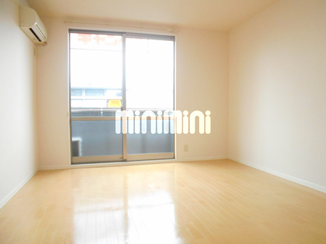 居室・リビング　綺麗なフローリングのお部屋です