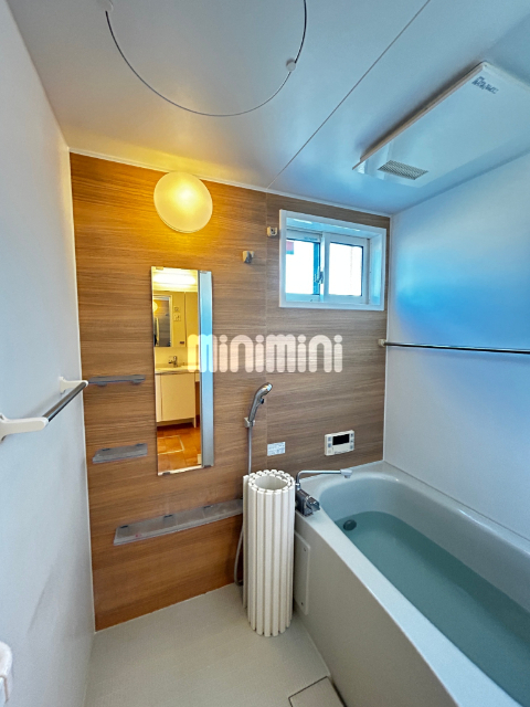 バス・シャワールーム　追い焚き付きバスルーム