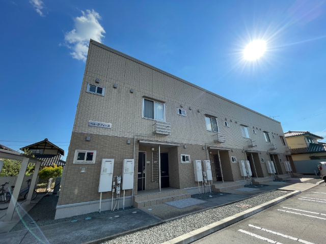 建物外観　全室南向き。トランクルームも完備です。