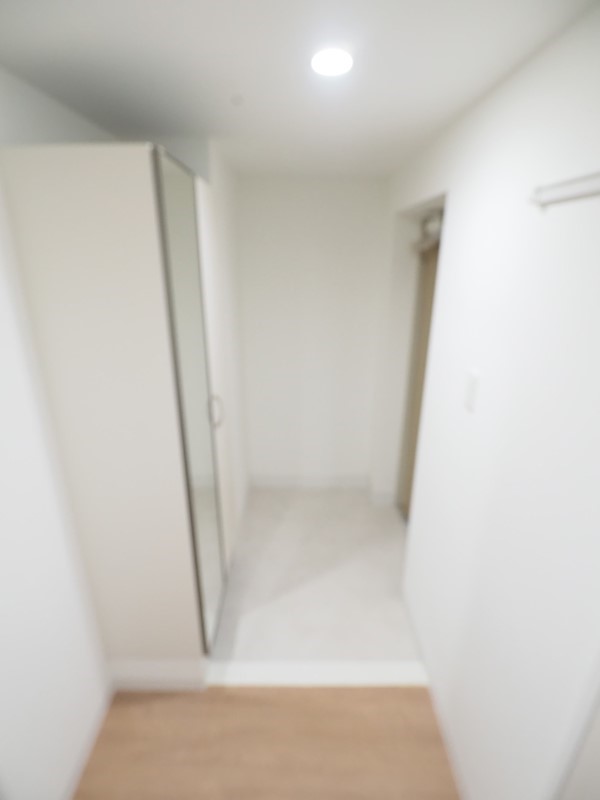 玄関　段差のない玄関のため明るく広く見えます