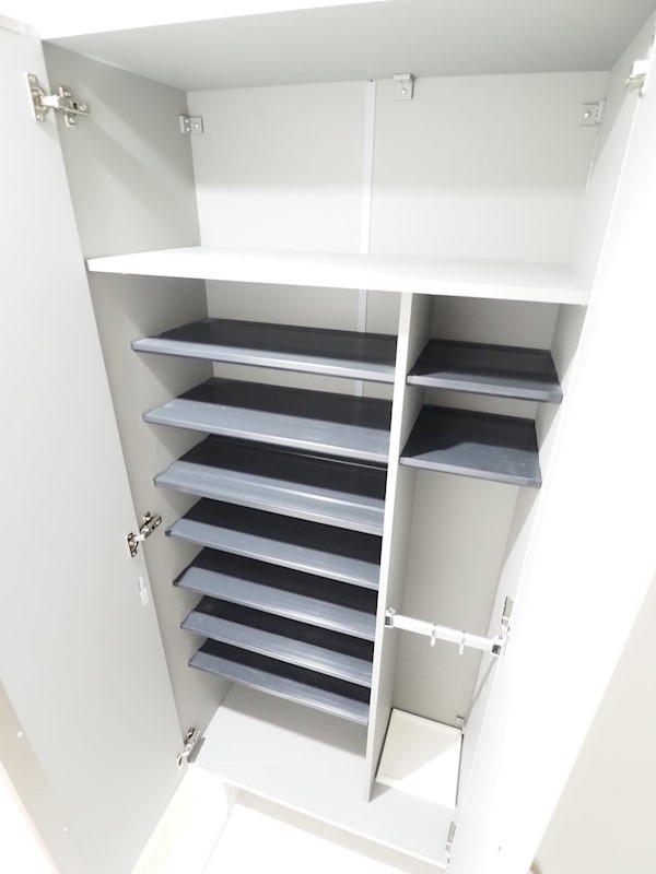 収納　シューズボックスは多機能で非常に便利です。