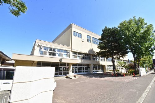 中学校　札幌市立幌東中学校（中学校）まで798m