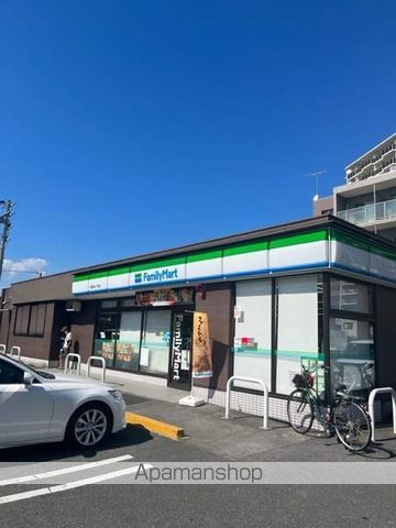 コンビニ　ファミリーマート南草津二丁目店（コンビニ）まで242m