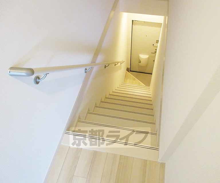 その他部屋・スペース　玄関開けてすぐ階段