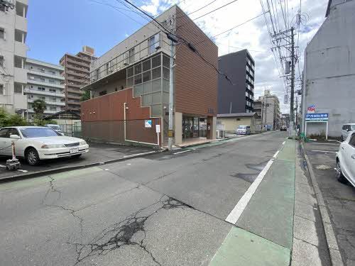 建物外観　前面道路