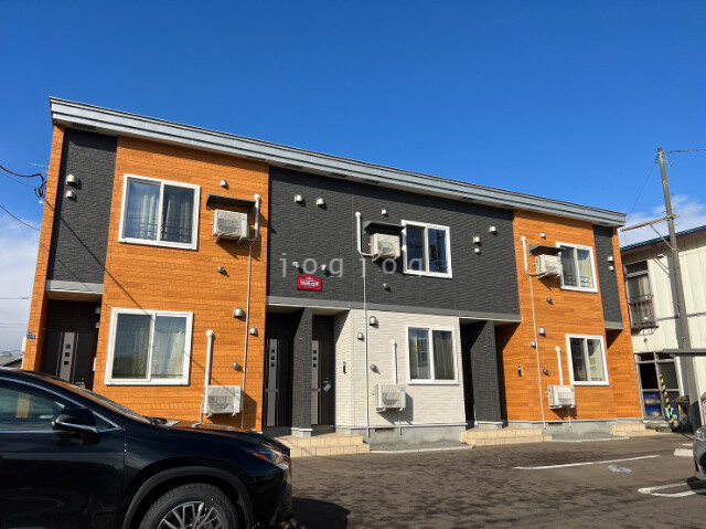 建物外観　便利な生活圏内に位置し周辺にはスーパーもあります