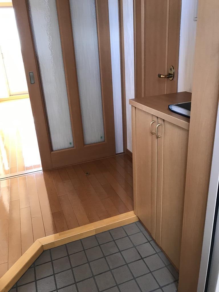 玄関　下駄箱あり