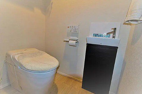 トイレ　※別号室の参考写真です