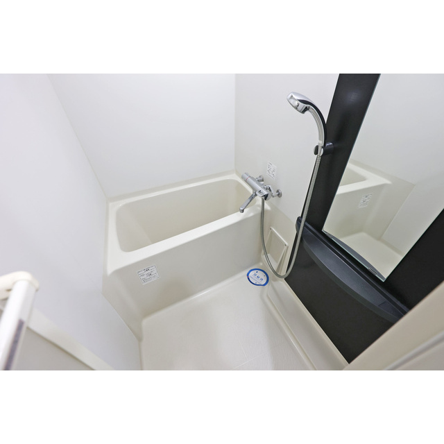 バス・シャワールーム　落ち着いた空間のお風呂です