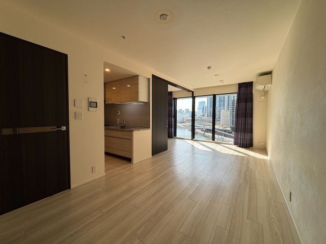 居室・リビング　光が差し込むリビングです。