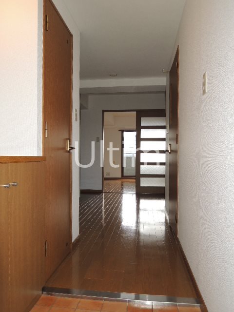玄関　別部屋のお写真です。ご参考までに！