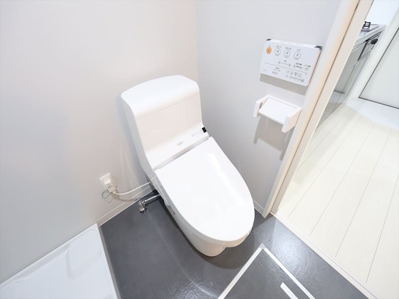 トイレ　温水洗浄暖房便座付トイレ